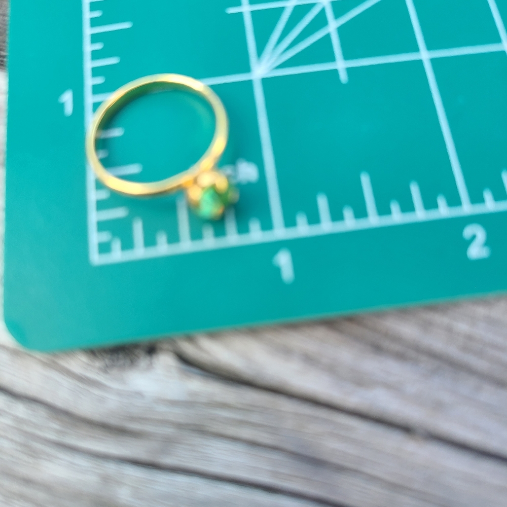 Elegant Gold Ring with Green Gemstone Ring Size 7.5 - Picture 5 of 8